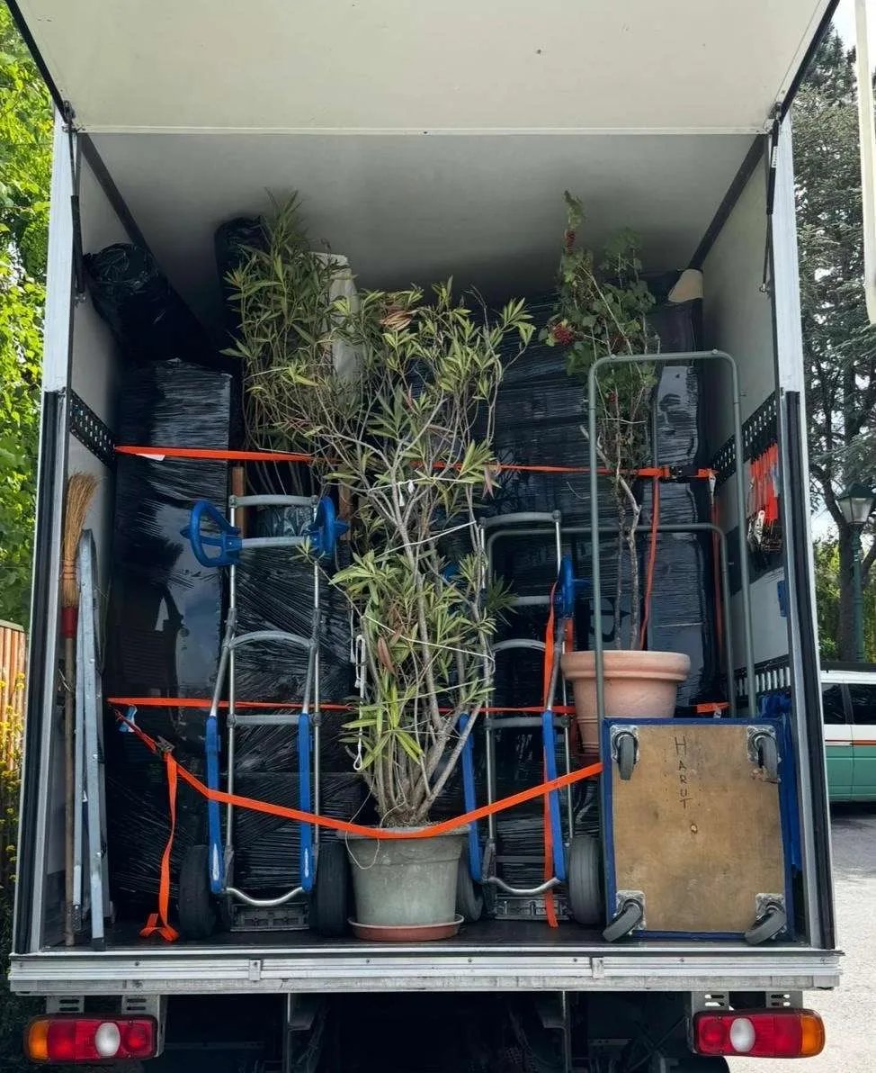 DER TRANSPORTER | Umzug & Entrümpelung Wien | AB 25€ | 24/7 Service