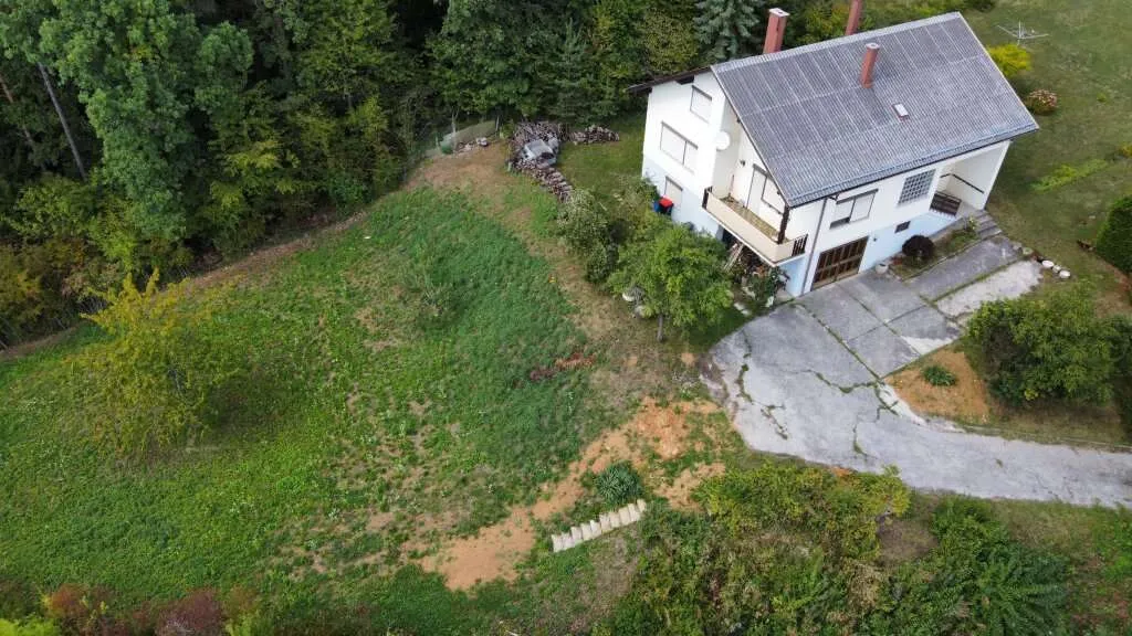 Wohnhaus mit Garage auf traumhaftem Grundstück am Waldrand mit herrlichem Ausblick zu verkaufen - Ansicht 2