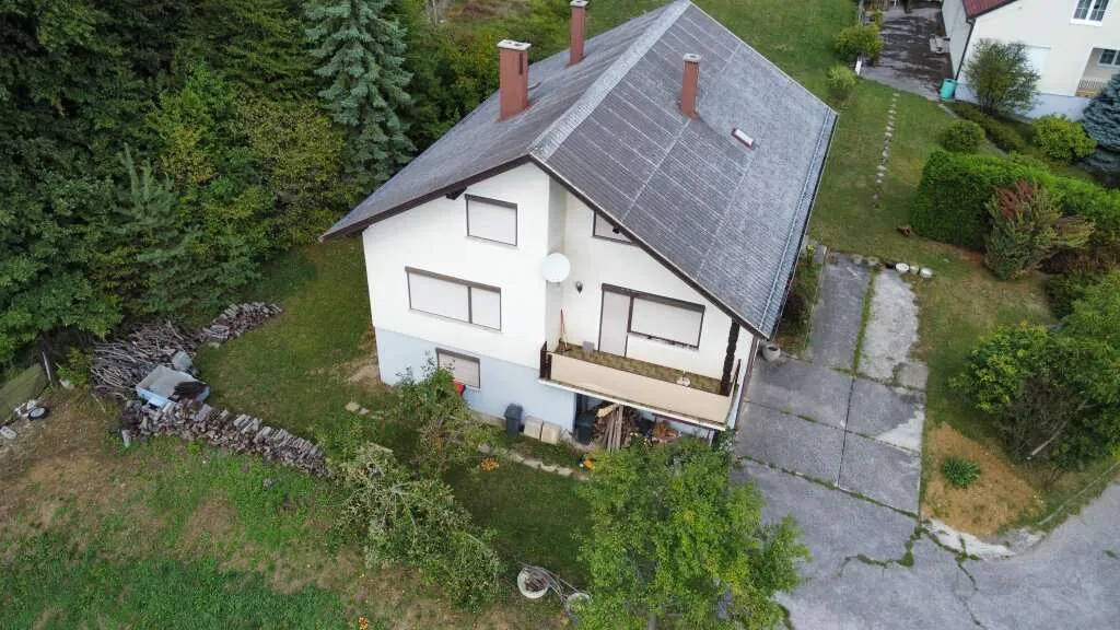 Wohnhaus mit Garage auf traumhaftem Grundstück am Waldrand mit herrlichem Ausblick zu verkaufen - Ansicht 3