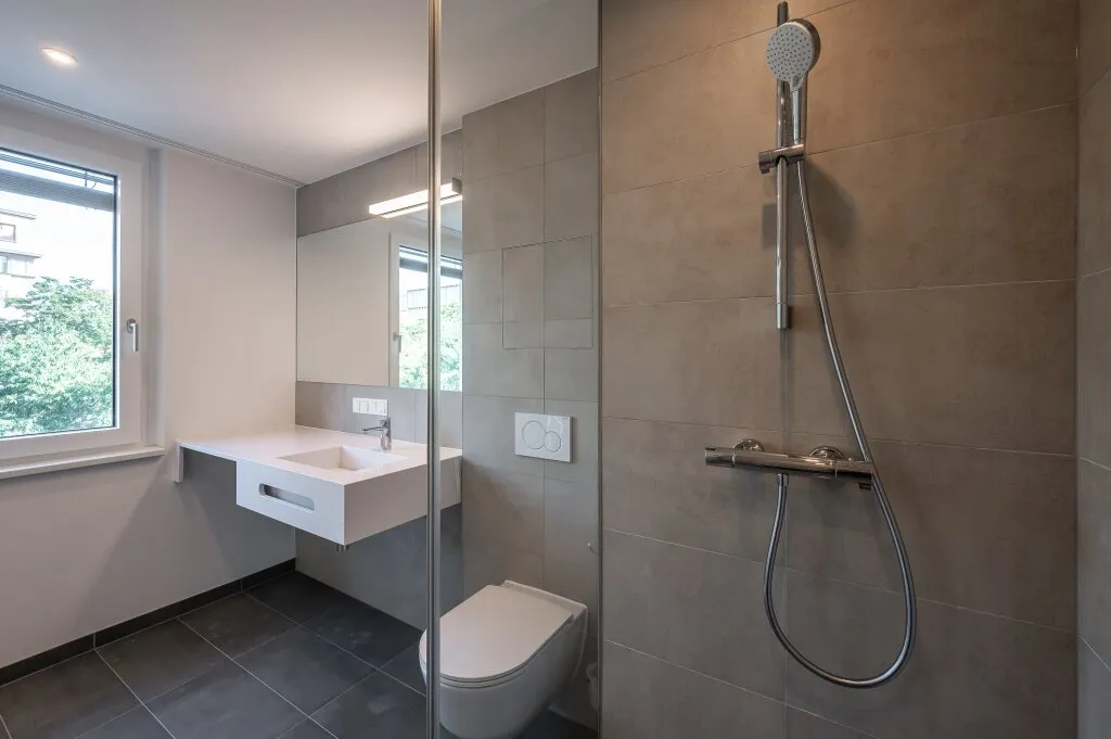 ASG IV-Qualitatives Wohnen in urbaner Lage: hochwertiger 1-Zimmer ZWEITBEZUG mit Balkon! Tischler-Einbaumöbel! +Provisionsfrei+ - Ansicht 3