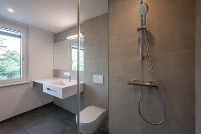 ASG IV-Qualitatives Wohnen in urbaner Lage: hochwertiger 1-Zimmer ZWEITBEZUG mit Balkon! Tischler-Einbaumöbel! +Provisionsfrei+ – Bild 3