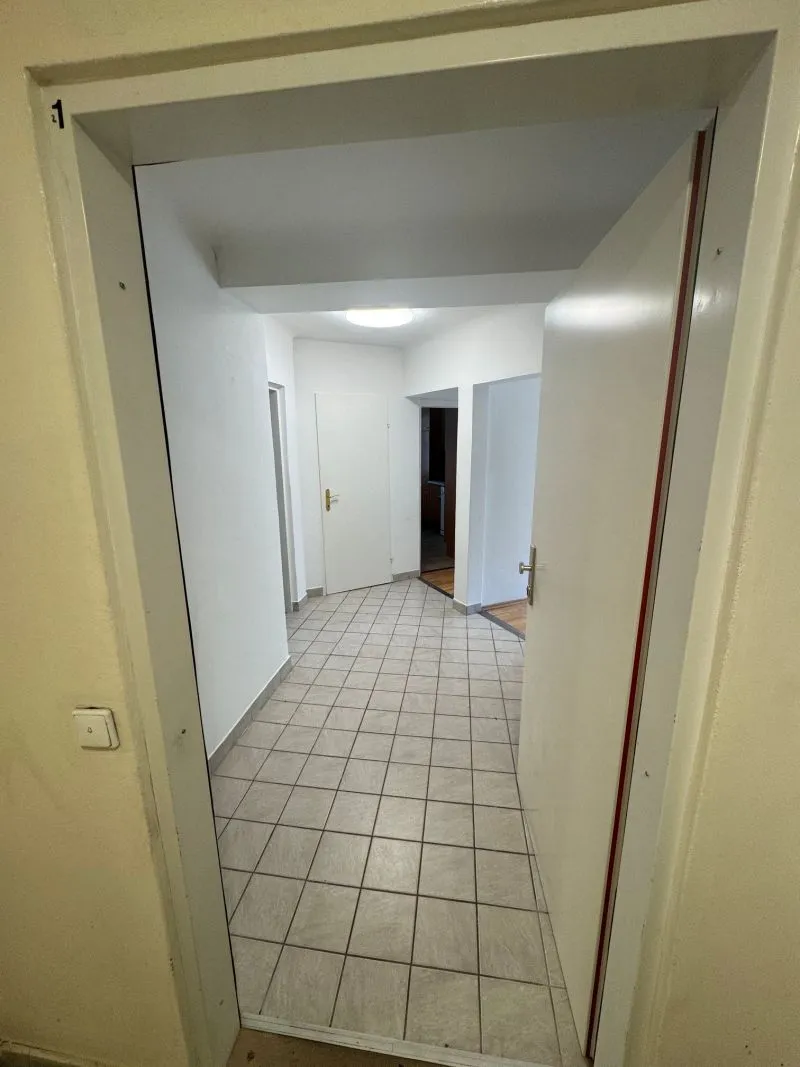 Großzügige 4-Zimmer-Wohnung am Müllnerhügel zu vermieten, ideal für Familien oder Wohngemeinschaften - Ansicht 2