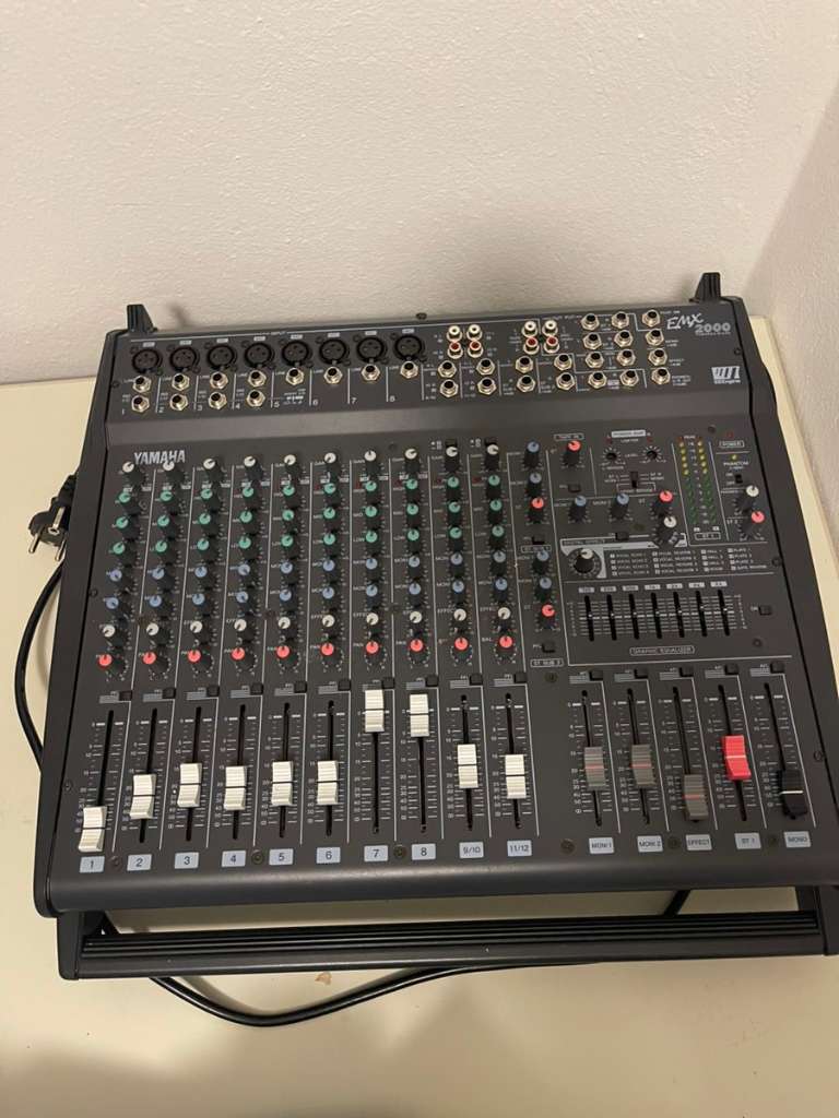 Yamaha EMX2000 12 Channel Powered Mixer Emx-2000 400 Watts