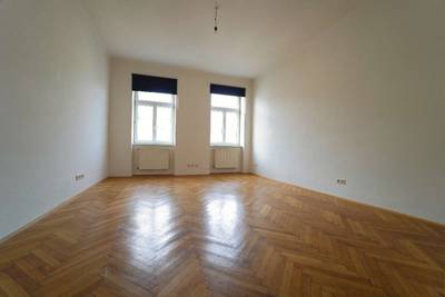 Schöne WG geeignete 2 ,5 Zimmerwohnung mit jeweils separaten Eingang