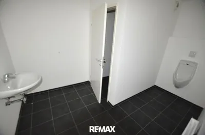4-Zimmer-Gewerbeimmobilie mieten in Bruck an der Leitha – 258 m², € 3.275 – Bild 6 von 9