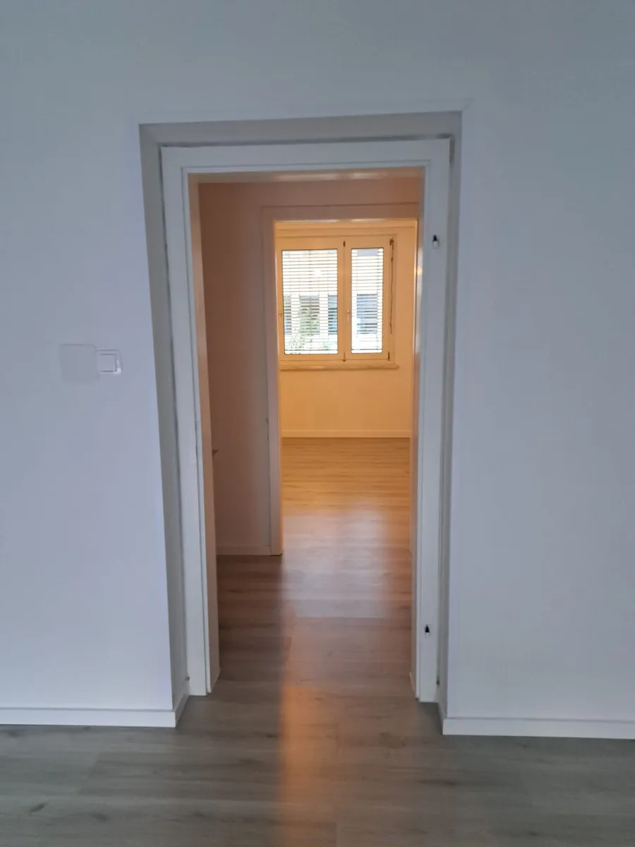 Top renovierte 2-Zimmer-Wohnung mit Balkon & Parkplatz - Ansicht 2