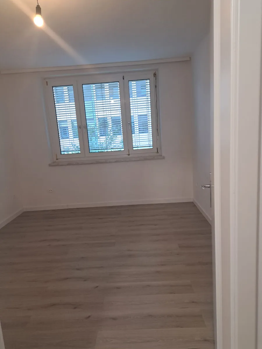 Top renovierte 2-Zimmer-Wohnung mit Balkon & Parkplatz - Ansicht 3