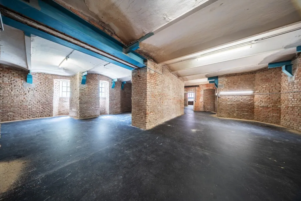 Einzigartige Gewerbeeinheit im Loft-Stil mit Atelier & Kellerfläche - insgesamt 564,56 m² voller Potenzial - Ansicht 2