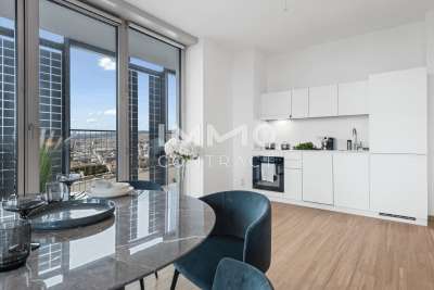 City-Studio im DC Tower 2 mit 10 m² Loggia und Fernblick