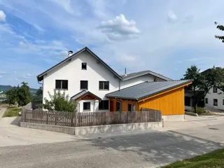 5-Zimmer-Haus mieten in Vöcklabruck – 149 m², € 1.450 – Bild 1 von 36