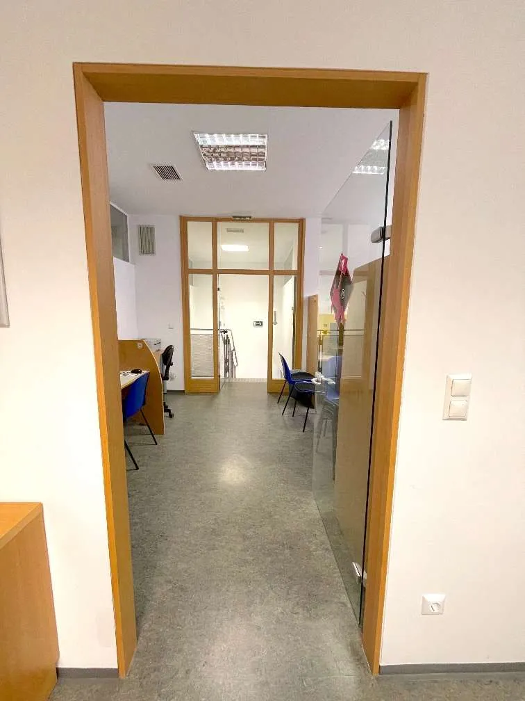 Zentrale Gewerbefläche mit Gemeinschaftsbereichen - Ansicht 3