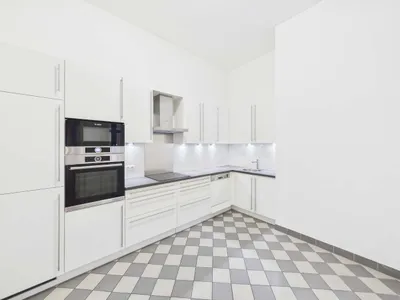Charmante Altbauwohnung mitten im vierten Bezirk, 6 Zimmer, 3 Bäder – Bild 3