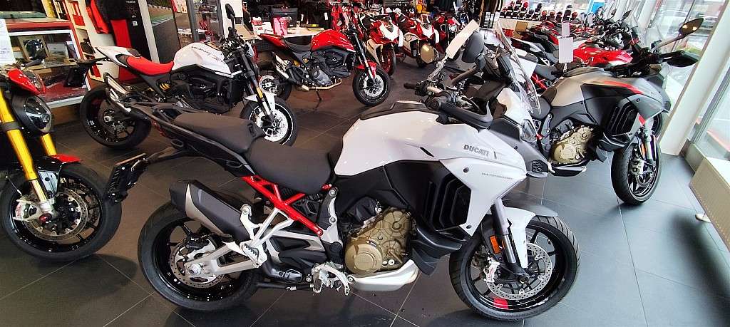 Ducati Multistrada V4 S Travel Radar !! Achtung:Aktion... Enduro