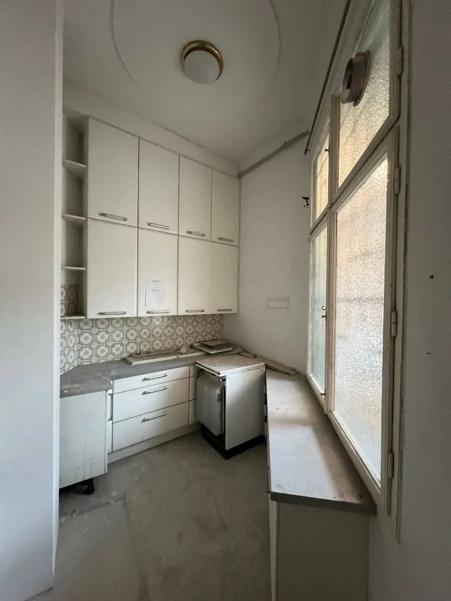 Eckwohnung im 2.Liftstock in renoviertem Althaus, 4 Zimmer, getrennt begehbar, am Margaretengürtel – pohled 2
