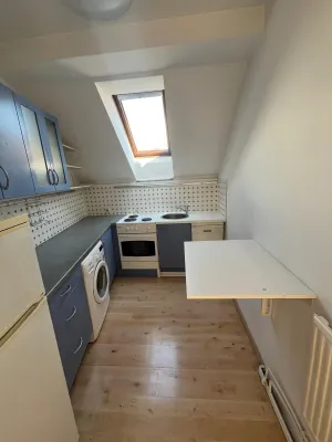 2 Zimmer Wohnung bei der Mariahilferstraße im Dachgeschoß – Bild 2