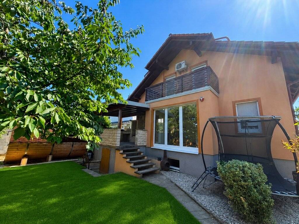 Bruckneudorf - Exklusives Familienparadies mit Wellnessoase & Männerrefugium, Bruckneudorf