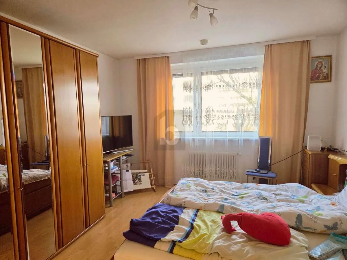 KOMFORTABLE 47 M² IM HÖHEREN ERDGESCHOSS MIT BALKON – pohled 2