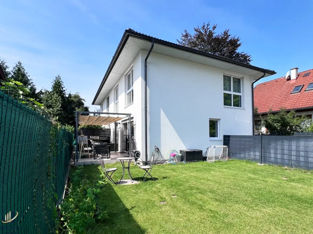 Exquisite Doppelhaushälfte in Langenzersdorfer Ruhelage! Baurechtsgrund mit 94 Jahren Laufzeit! - Ansicht 3
