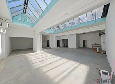 Gewerbeimmobilie mieten in Wien – 334 m², € 2.392