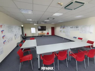 Gewerbeimmobilie mieten in Amstetten – 254 m², € 3.442