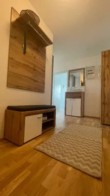 TRAUMHAFTES 2-Zimmer-Apartment mit Balkon, hochwertiger Einrichtung in Stadtvilla (1220; Stadlbreiten 11), Baujahr 2019 ab 1.9.2026 zu vermieten. BESTZUSTAND! – Bild 3