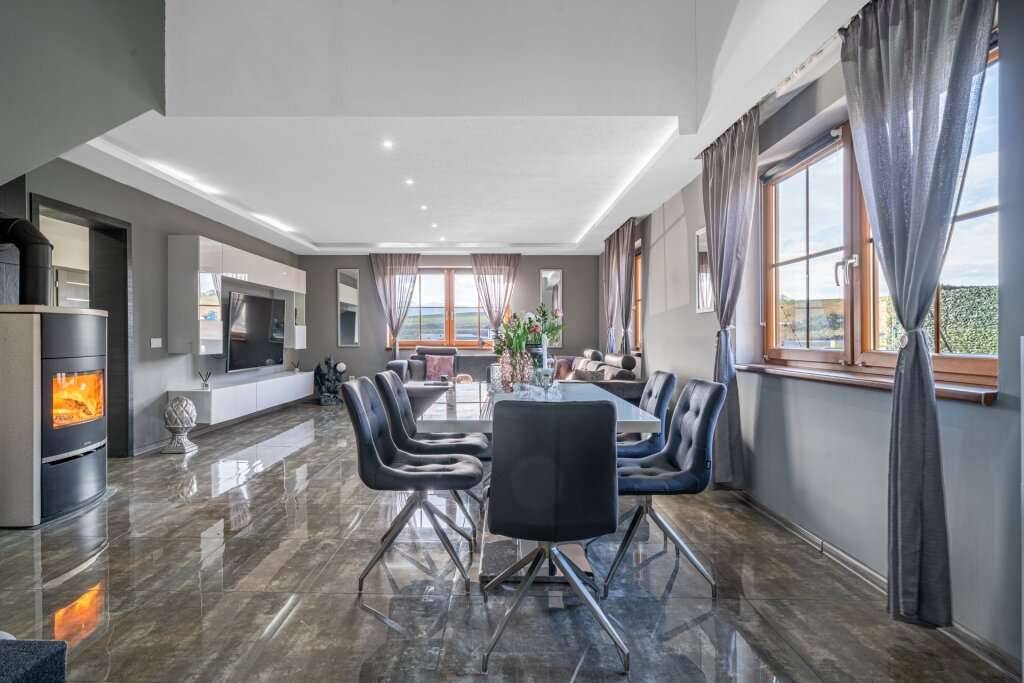 Exklusives Einfamilienhaus - außergewöhnliche Architektur und Ausstattung, Kilb