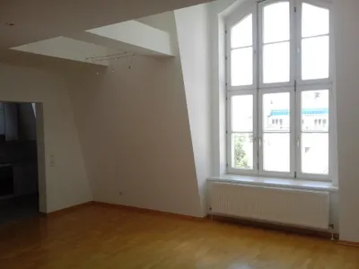 Dachgeschosswohnung, Terrasse, toller Ausblick, Altbau, nahe Neubaugasse / Mariahilfer Straße (U3) – Bild 3