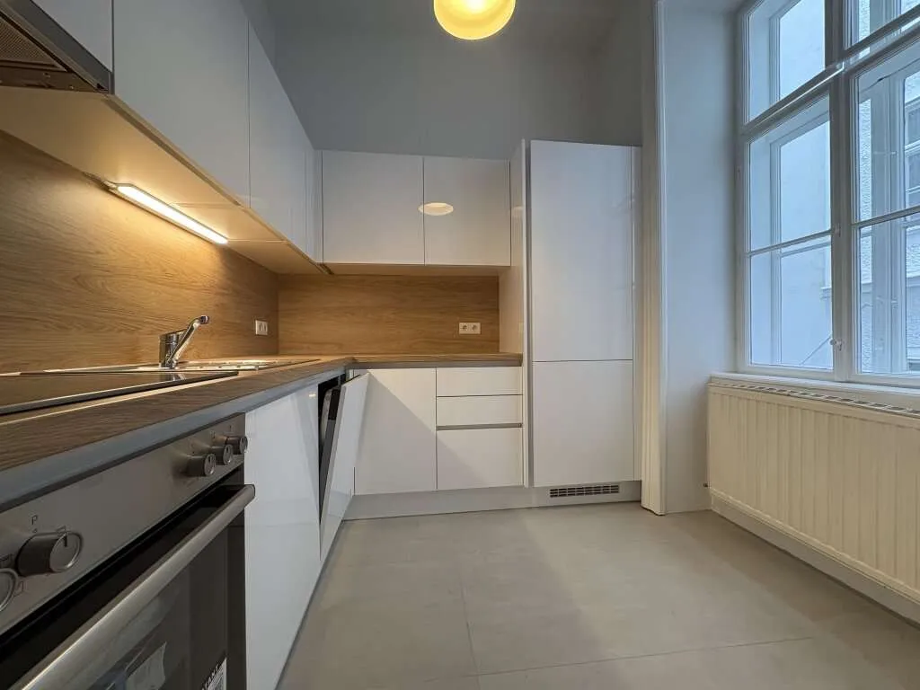 Charmante 2-Zimmer Altbauwohnung in ruhiger Innenhoflage - Ansicht 2