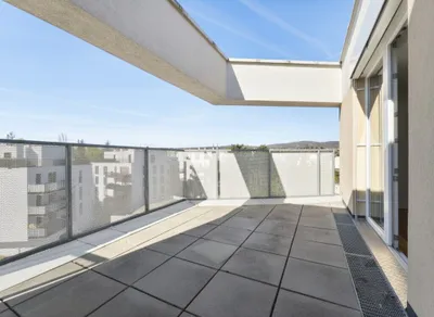 Attraktive 4-Zimmer-Dachgeschosswohnung mit Süd/West-Terrasse - Schöner Weitblick - Klimaanlage