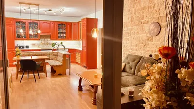 Luxury 3 Room Apartment with Panoramic Views Walking Distance to VIC – Bild 2