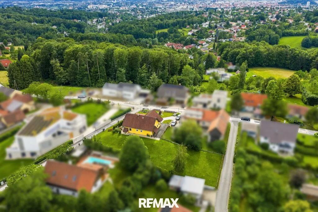 Sonnige Bestlage in Petersbergen - Großzügiges Einfamilienhaus auf 1.500 m² Grundstück - Ansicht 2