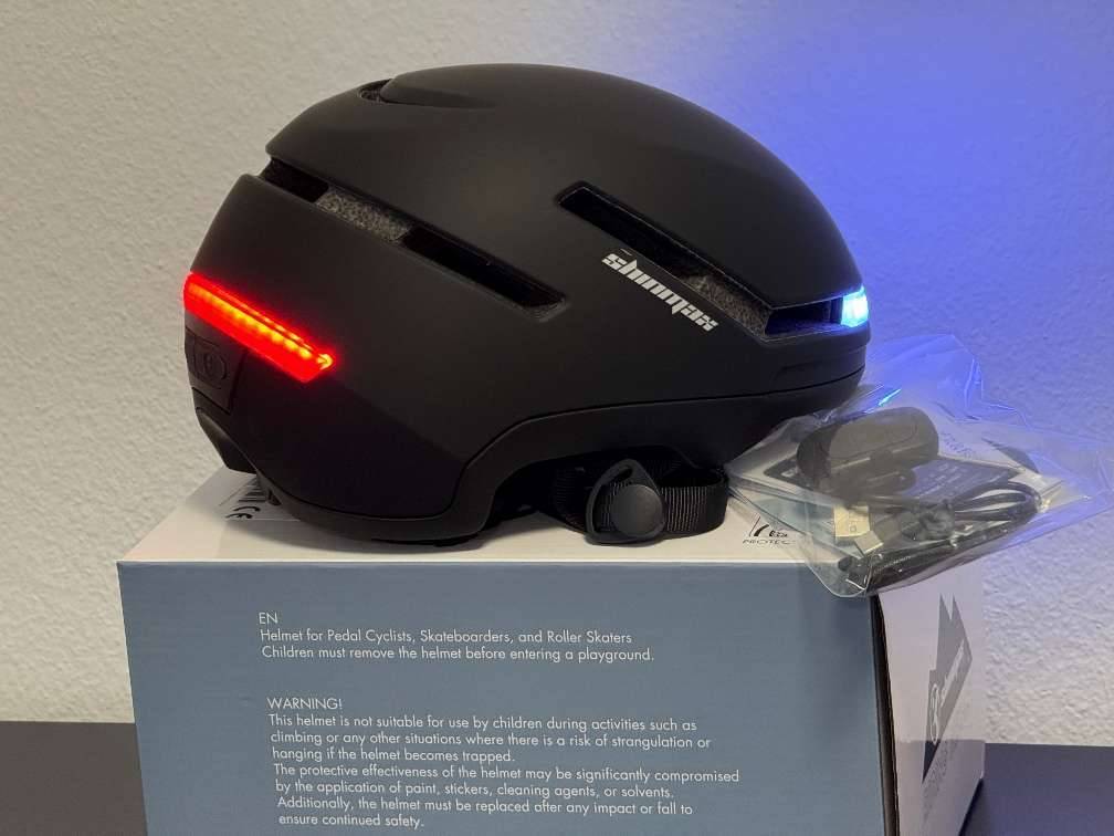 NEUER Fahrradhelm fr Jugendliche mit Rcklicht und Blinker 54-58cm,  25,-  (1040 Wien) - willhaben