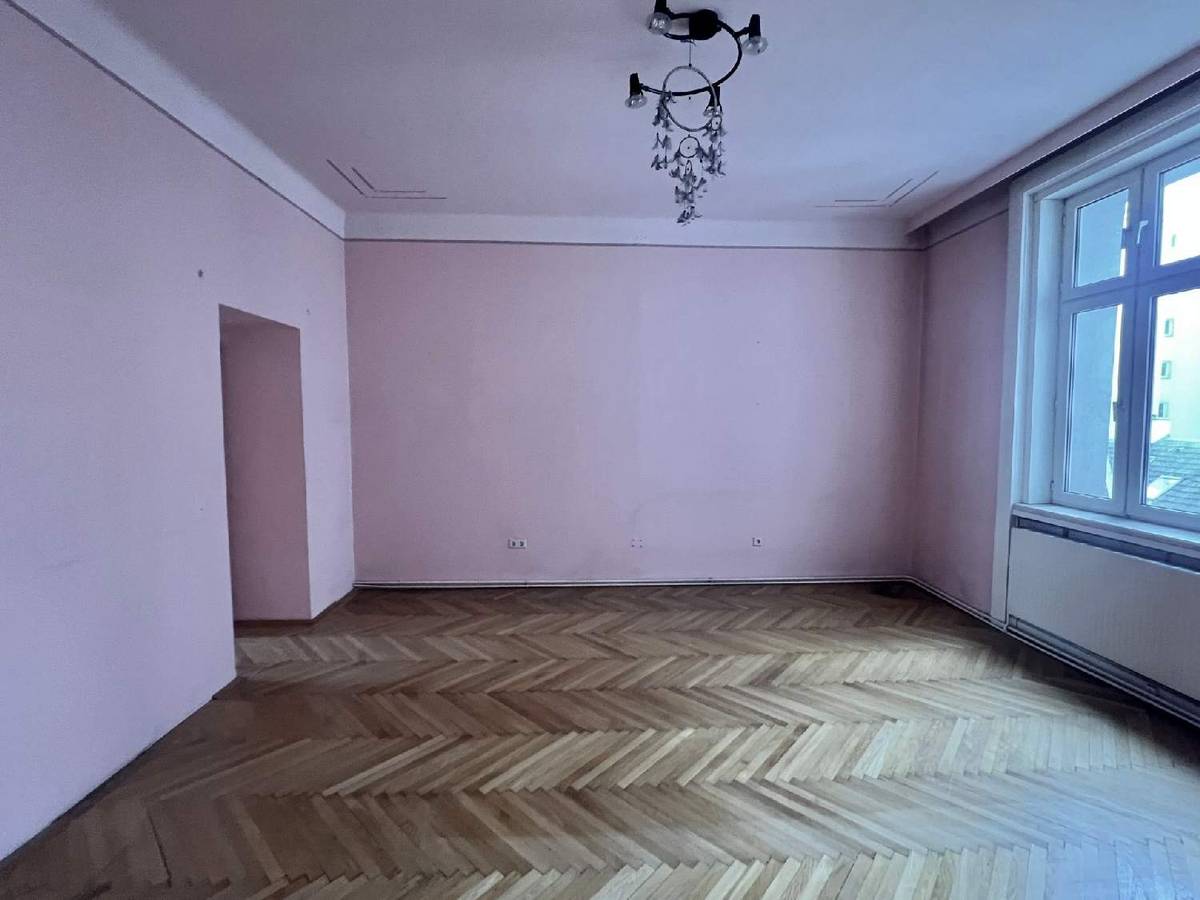 Großzügige Altbauwohnung mit großem Ausbaupotential, Wien