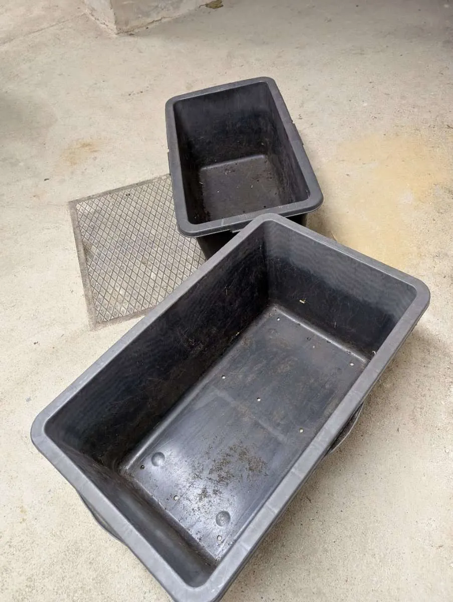 Maurerkübel / Betonwanne / Pflanzkübel 90l und 60l, € 0,- (1140 Wien)