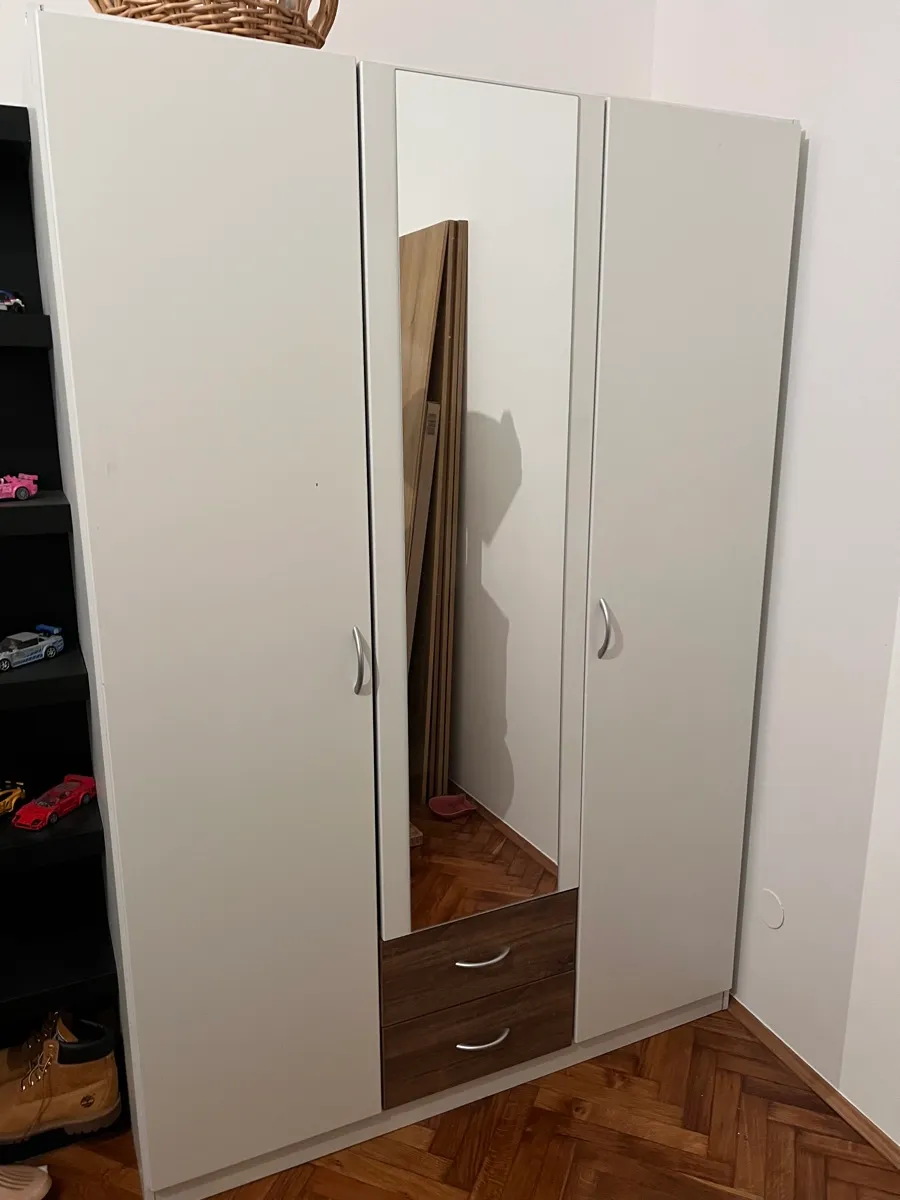 Kleiderschrank zu verschenken !, € 0,- (1050 Wien)