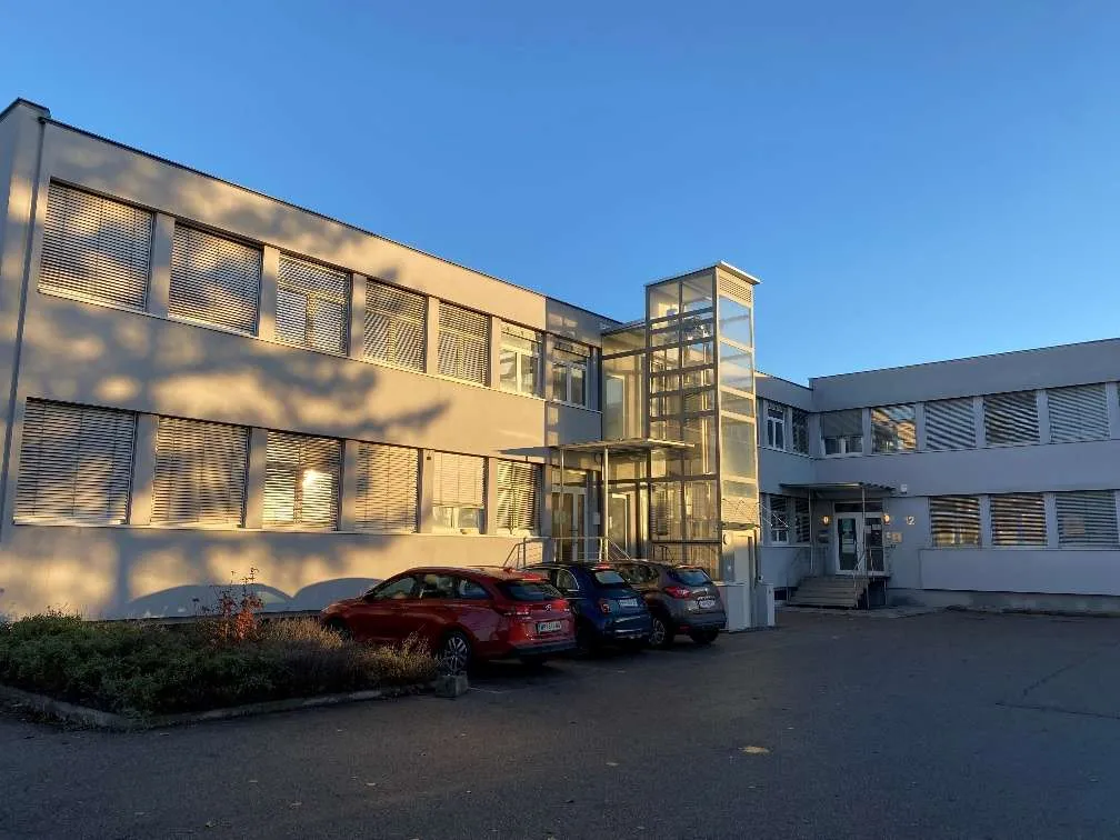 Moderne Büroetagenhälfte in Toplage von Wiener Neustadt - provisionsfrei zu mieten