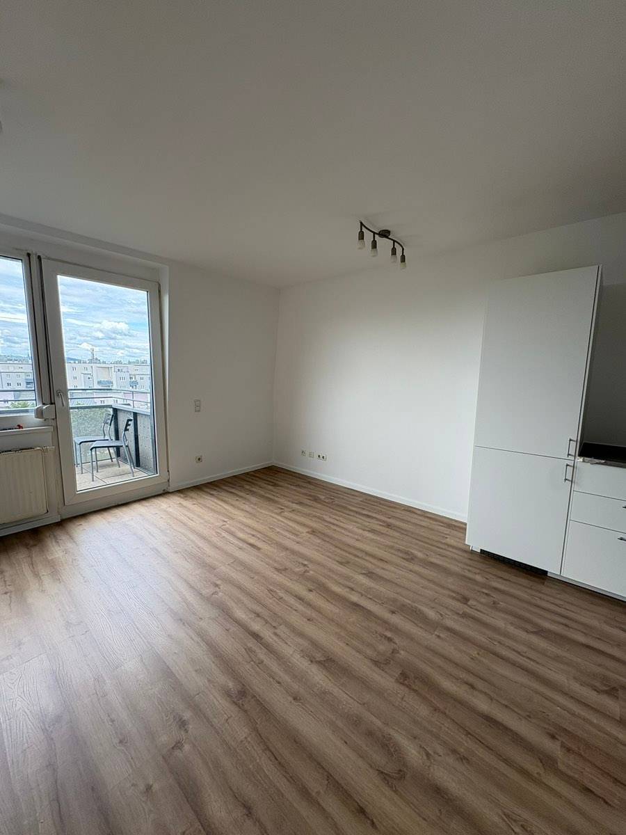 Frisch Sanierte 2-Zimmer Wohnung mit Balkon und Weitblick - Ansicht 3