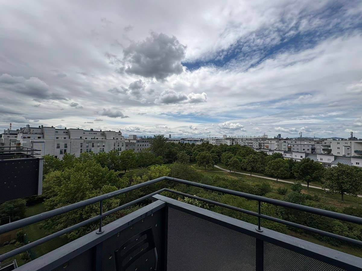 Frisch Sanierte 2-Zimmer Wohnung mit Balkon und Weitblick - Ansicht 2