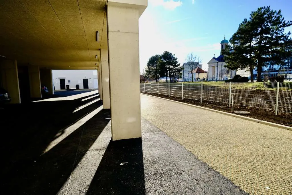 Überdachte & freie Parkplätze in ZENTRUMSLAGE WR. NEUDORF - BADNER BAHN! - Ansicht 3