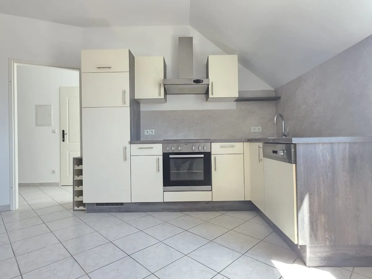 Sehr helle sanierte 3 Zimmer Wohnung. - Ansicht 2