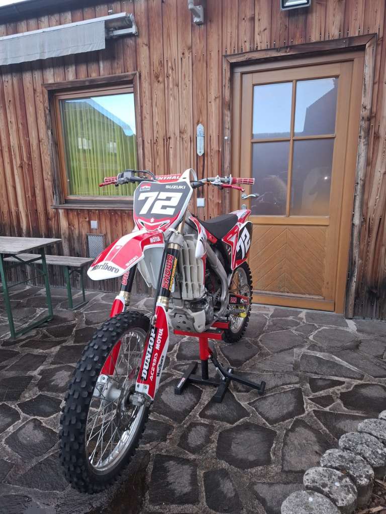 Suzuki RM Z250 Motocross