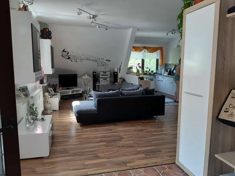 Whg 100qm mit balkon, carport, keller - Ansicht 3