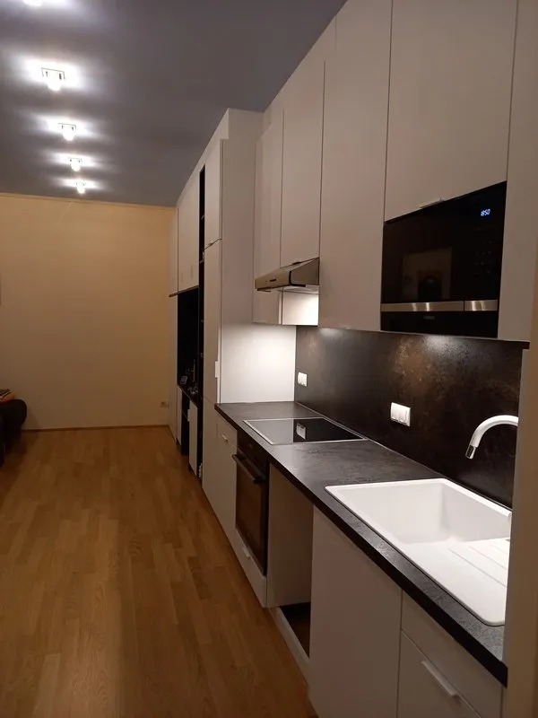 Gartenwohnung im 7. Bezirk | 52 m² Eigengarten | sanierter Altbau mit Garage | Innenhofruhelage - Ansicht 3