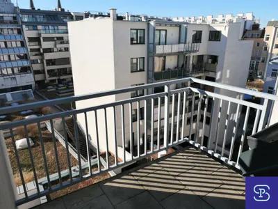 Provisionsfrei: Unbefristete 64m² DG-Wohnung mit Terrasse - U1-Nähe!
