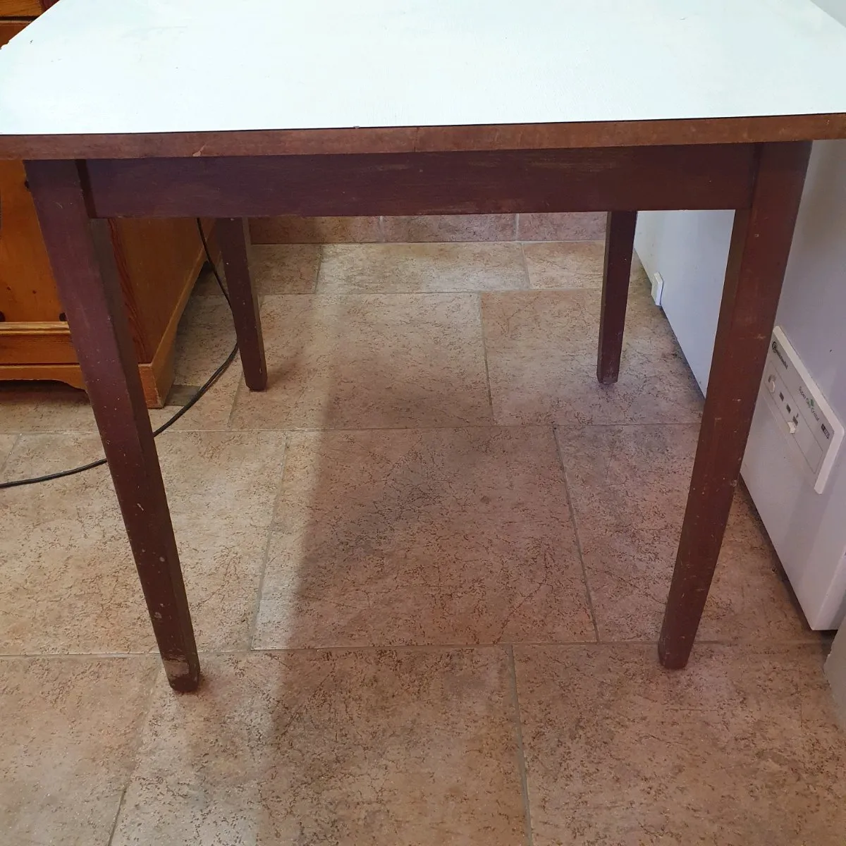 Zu verschenken: Couchtische / Beistelltische - Tische (Farbe: Mehrfarbig)