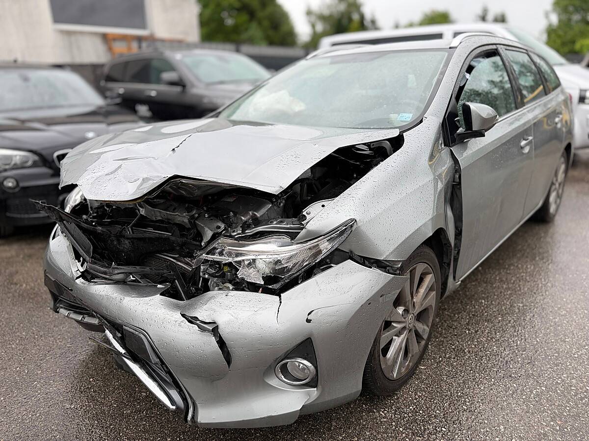 Toyota Auris TS 1,8 VVT-i Hybrid Lounge