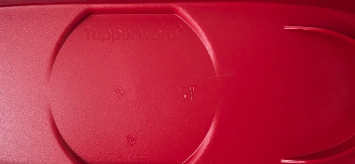 Tupperware Wurst-Dose / Aufschnitt-Box 450ml - NEU - Rot, € 8,- (4484 Kronstorf)