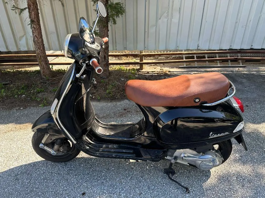 Vespa LX