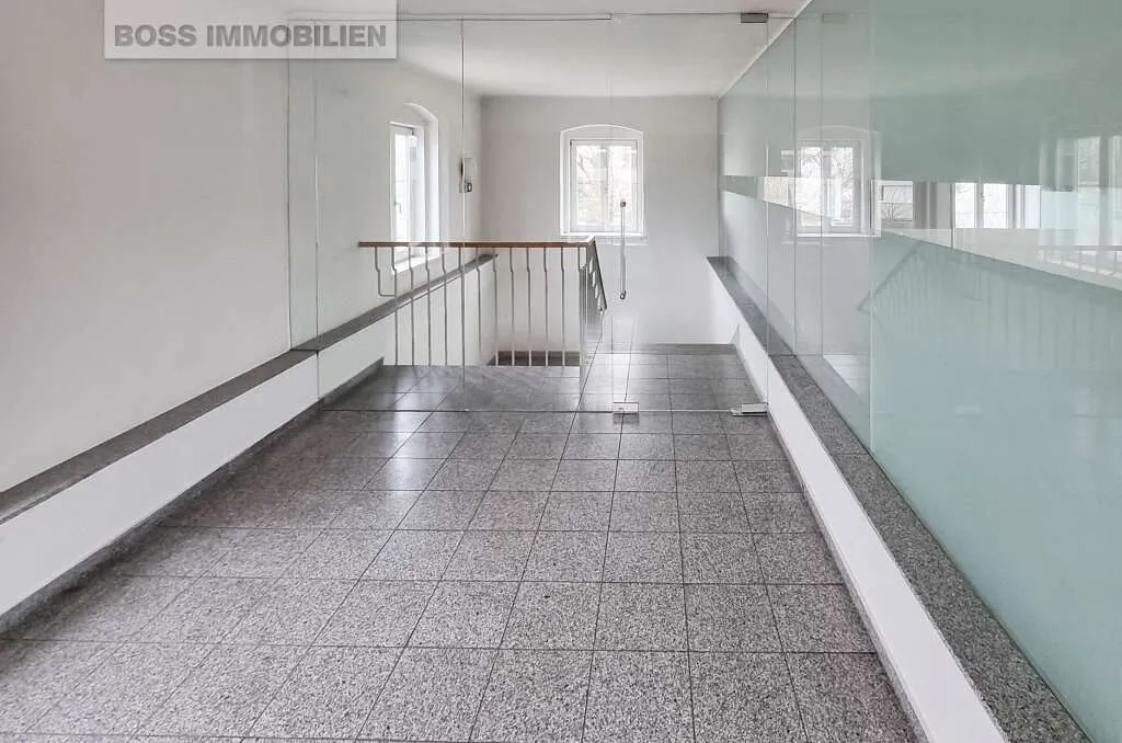 Große Bürofläche mit besonderem Charme - bis zu 4,6m Raumhöhe - Ansicht 2