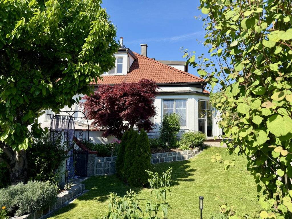 Hollywood Hills Flair - exklusives Ein- oder Zweifamilienhaus mit Panoramablick, Pool, Whirlpool und 4 Garagenplätzen - Ansicht 3